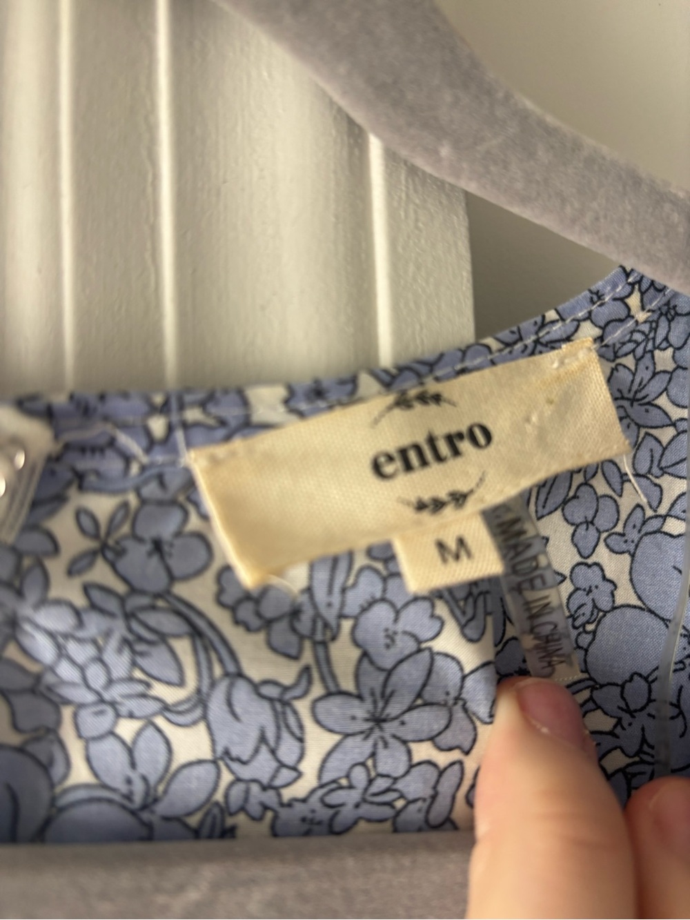 entro Light Blue and White Floral Blouse - Picture 2 of 3